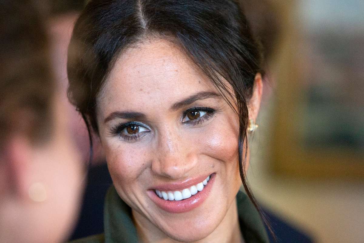 Meghan Markle pink freckles eye makeup for the face